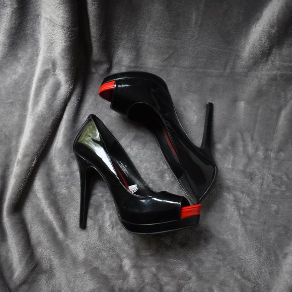 Missimo Supply Co Shoes - Black & Red Missimo Peep Toe Platform Shoes Sz 8.5